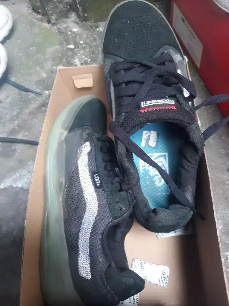 Sepatu Vans masih bagus size 36.5