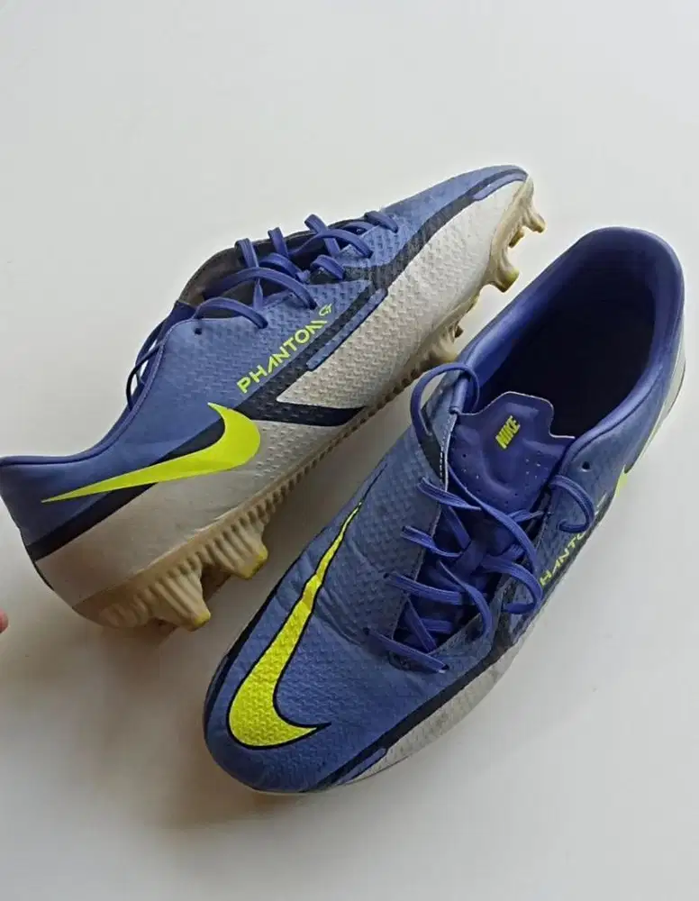 Sepatu Bola Nike Phantom GT Academy MG