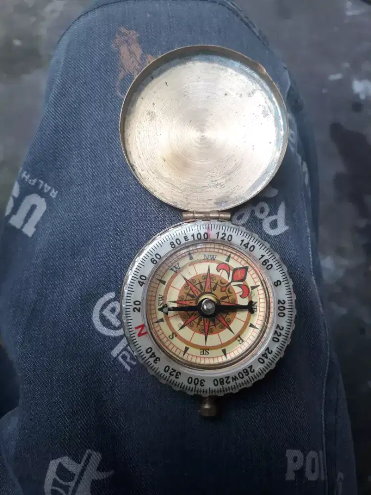 Kompas jadul kuningan