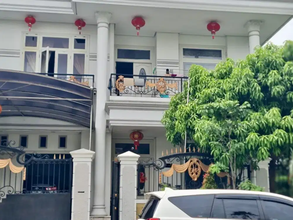 Dijual Rumah Siap Huni, Strategis Dekat G-Walk di Graha Famili, Sby