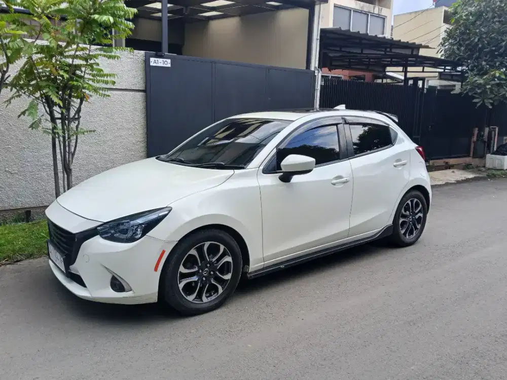 Mazda 2 tipe R skyactive 2017 putih