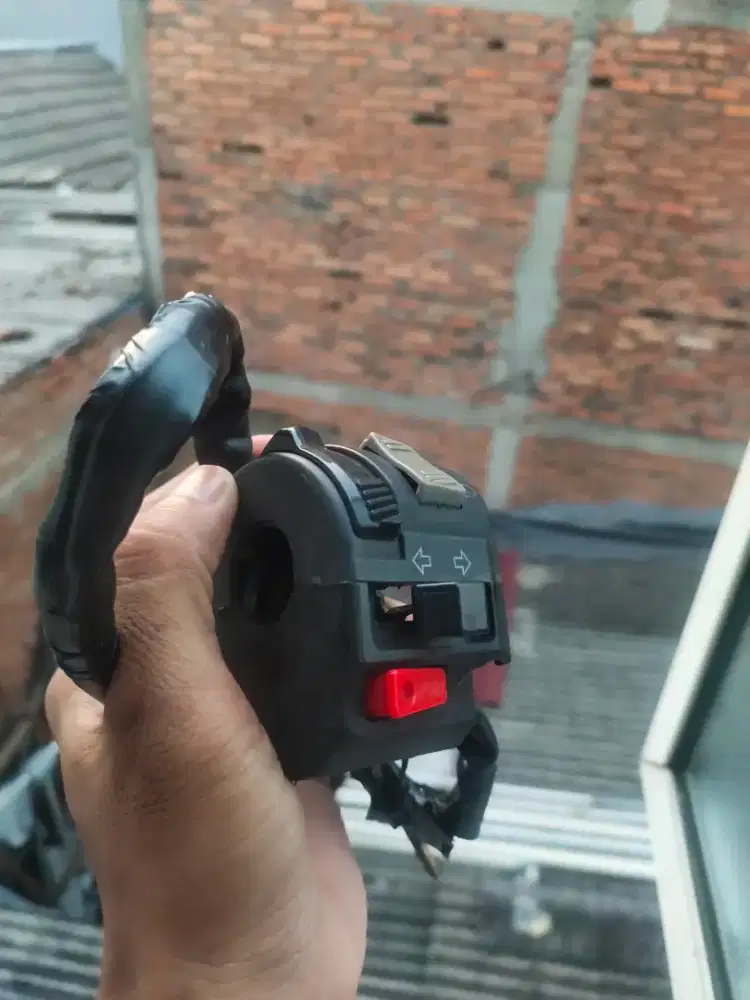 SAKLAR KIRI VIXION (UNIVERSAL)