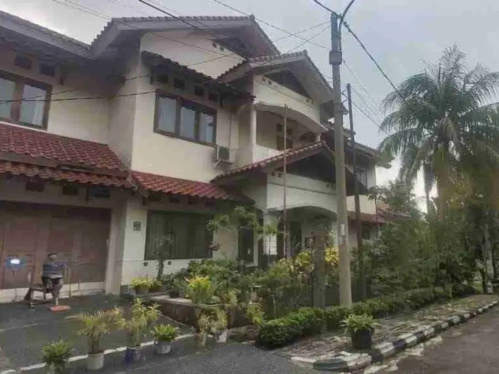 di jual rumah cantik di hoek di pesona khayangan Depok