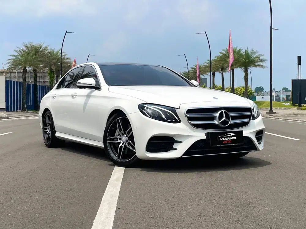 MERCEDES BENZ E300 AMG LINE 2.0 TURBO 2017 PANORAMIC SUNROOF LOW ODO!!