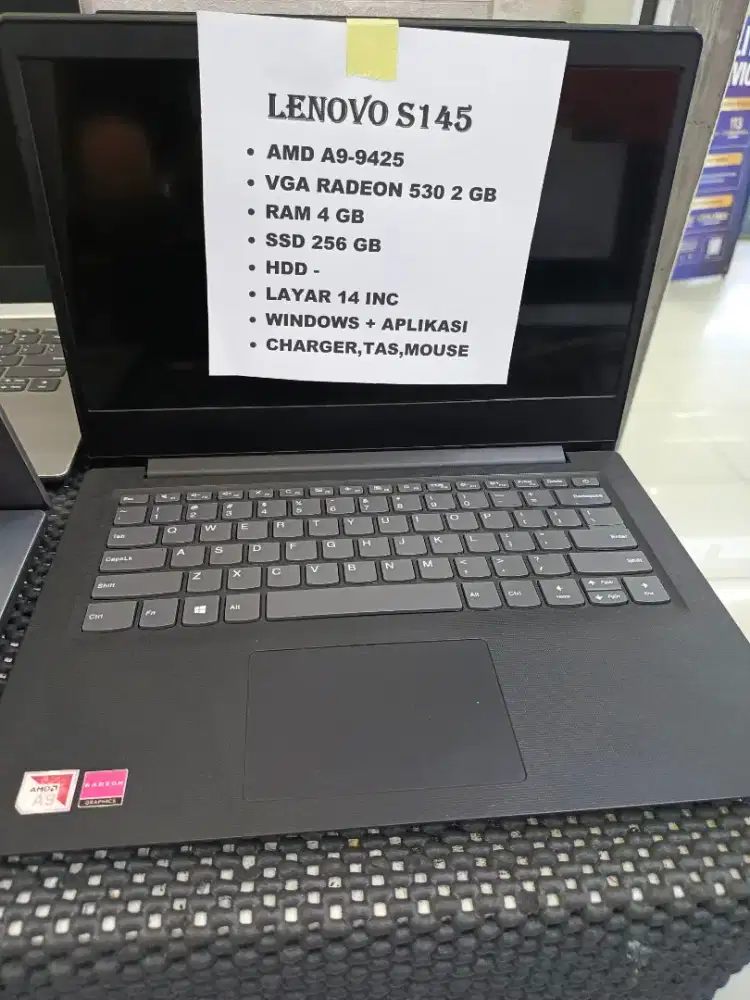 Laptop lenovo AMD A9 dual VGA Ram 4 SSD 256 GB