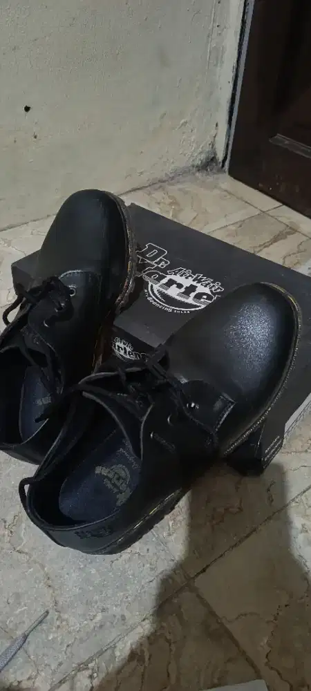 Sepatu Dr marten