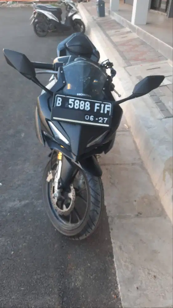 Dijual Motor Honda CBR 150 R Tahun 2022 Kondisi seperti baru