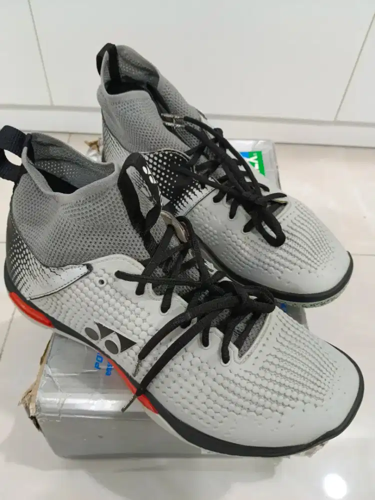 Dijual sepatu badminton original