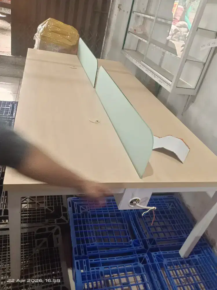 Meja staff kantor / meeting