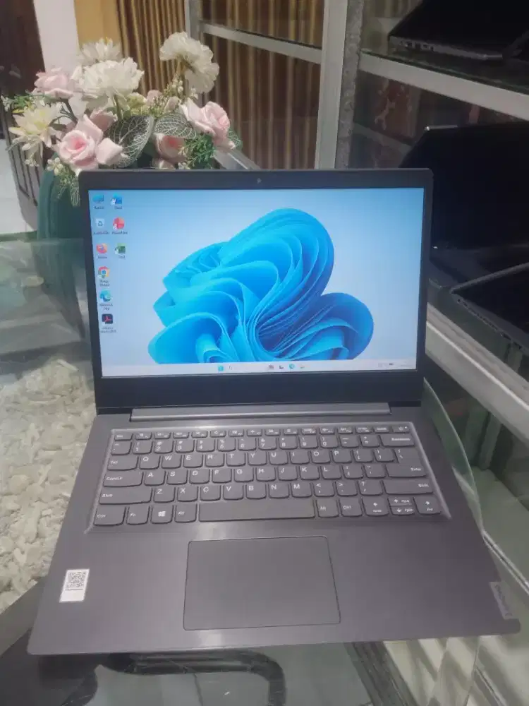 Laptop Lenovo  V14 Amd 3020e Ram 8 Ssd 256