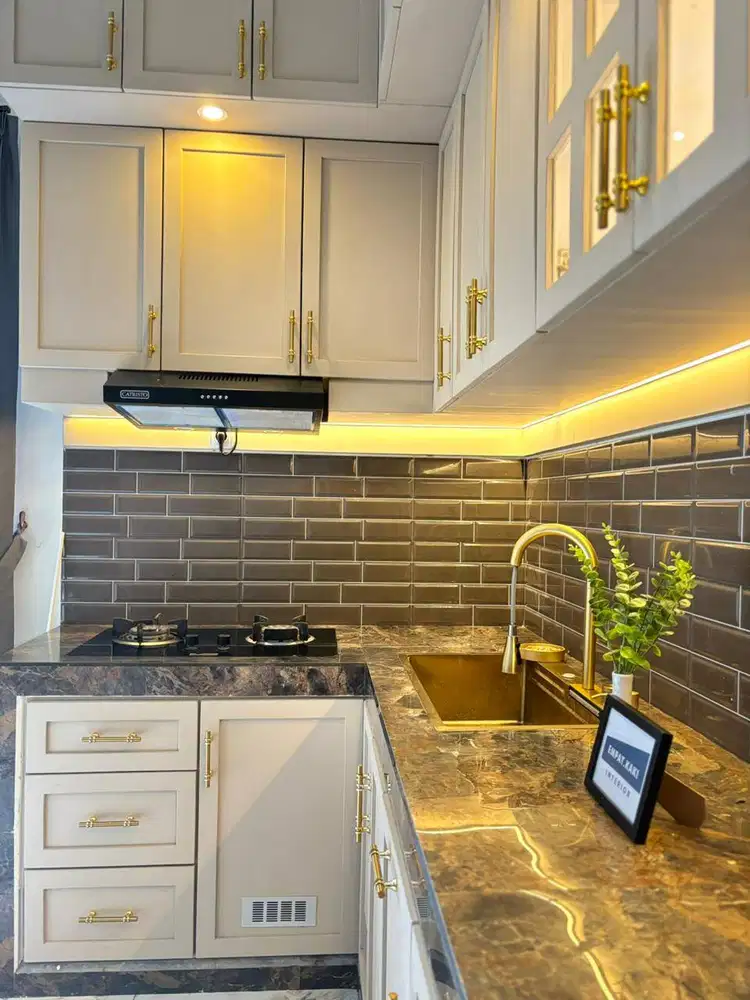 Kitchen set model semi klasik by Empat Kaki Interior