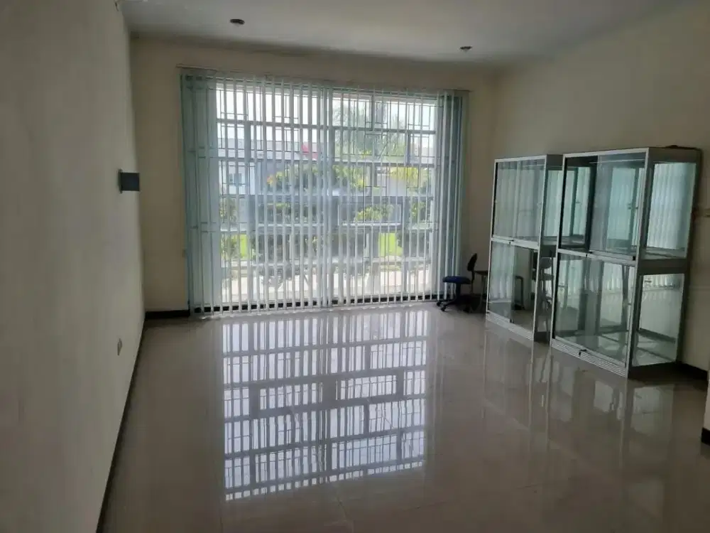 Dijual Ruko Nyaman dan Terawat Banguan 2 Lantai Lokasi Super Strategis di Pinewood Taman Kopo Indah 5, Bandung