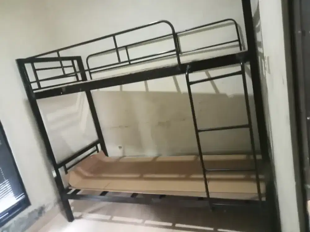 Jual tempat tidur tingkat besi