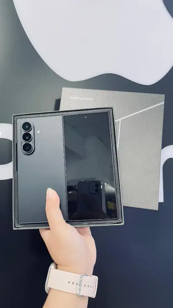 SAMSUNG GALAXY Z FOLD 7 LIKE NEW