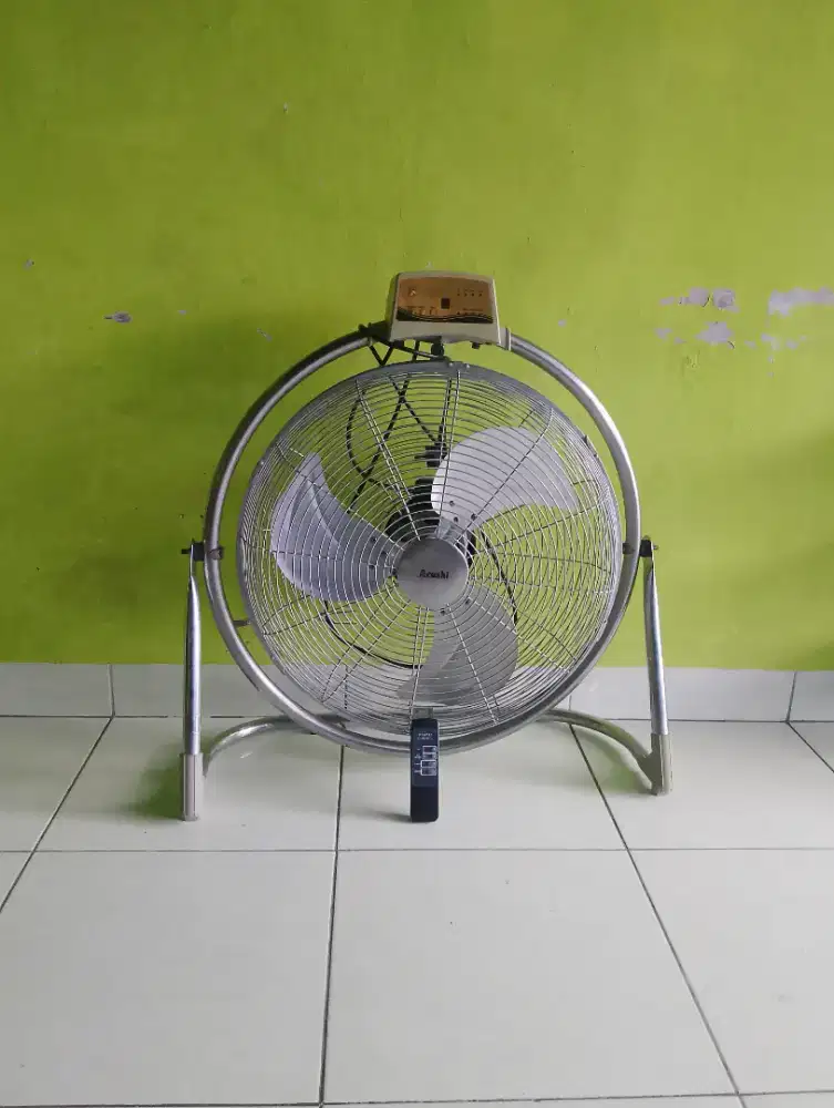 Kipas angin duduk/dinding merk Arashi 22 inc pakai remote