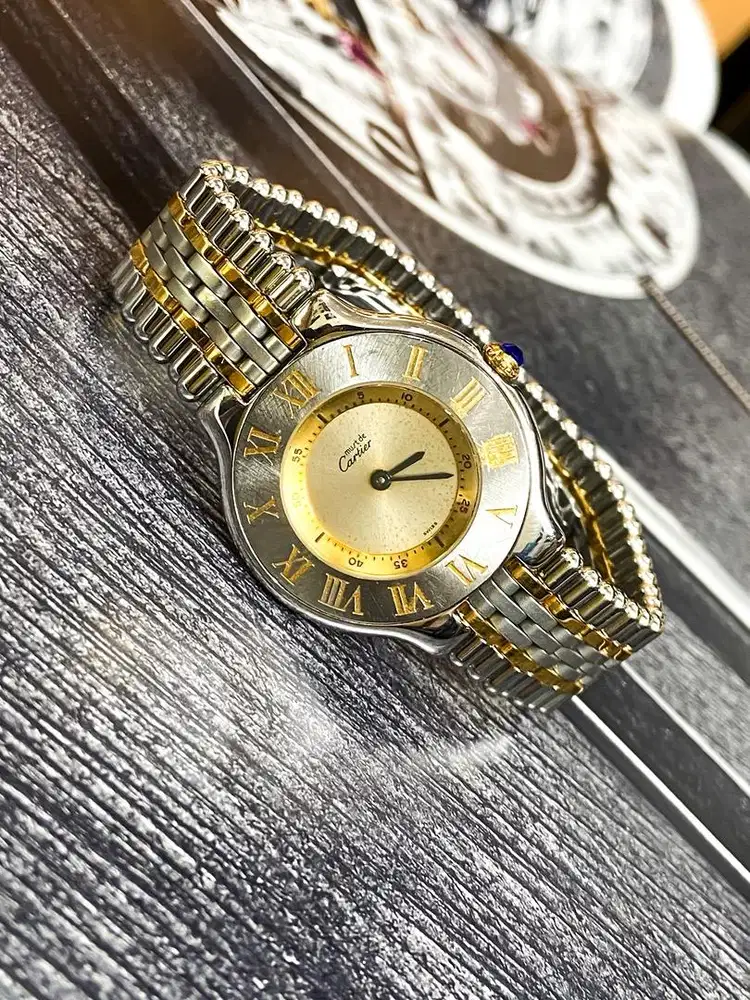 Cart1er must 21 two tone