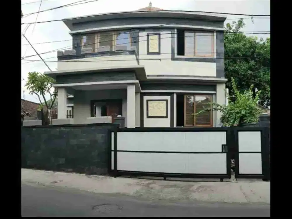 DIJUAL RUMAH SEMI VILLA 2 LANTAI SIAP HUNI 3 KAMAR  ADA POOL