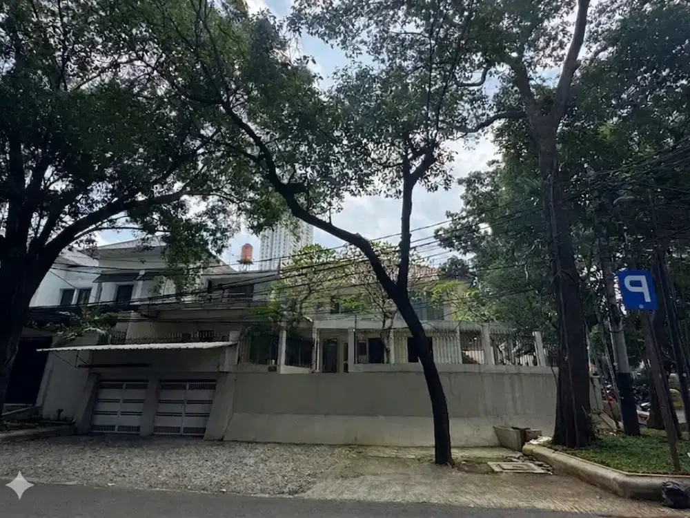 Rumah hoek 2lt luas 469m 25x23 Kebayoran Baru Jakarta Selatan