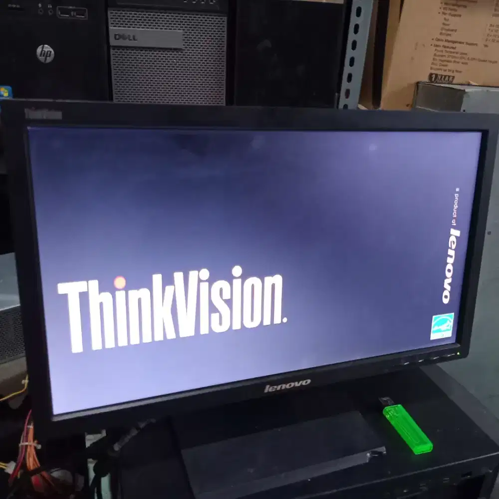 Monitor LCD. Lenovo 19 wide