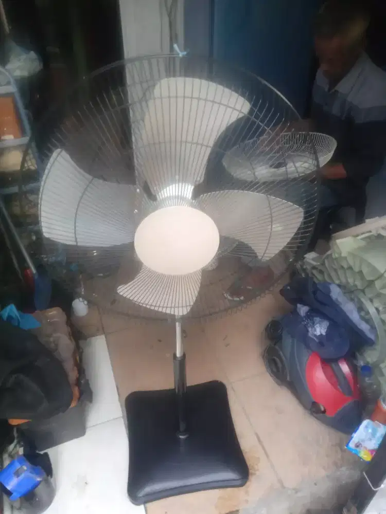 Kipas angin stand fan 18 inch cosmos tornado normal nego tipis