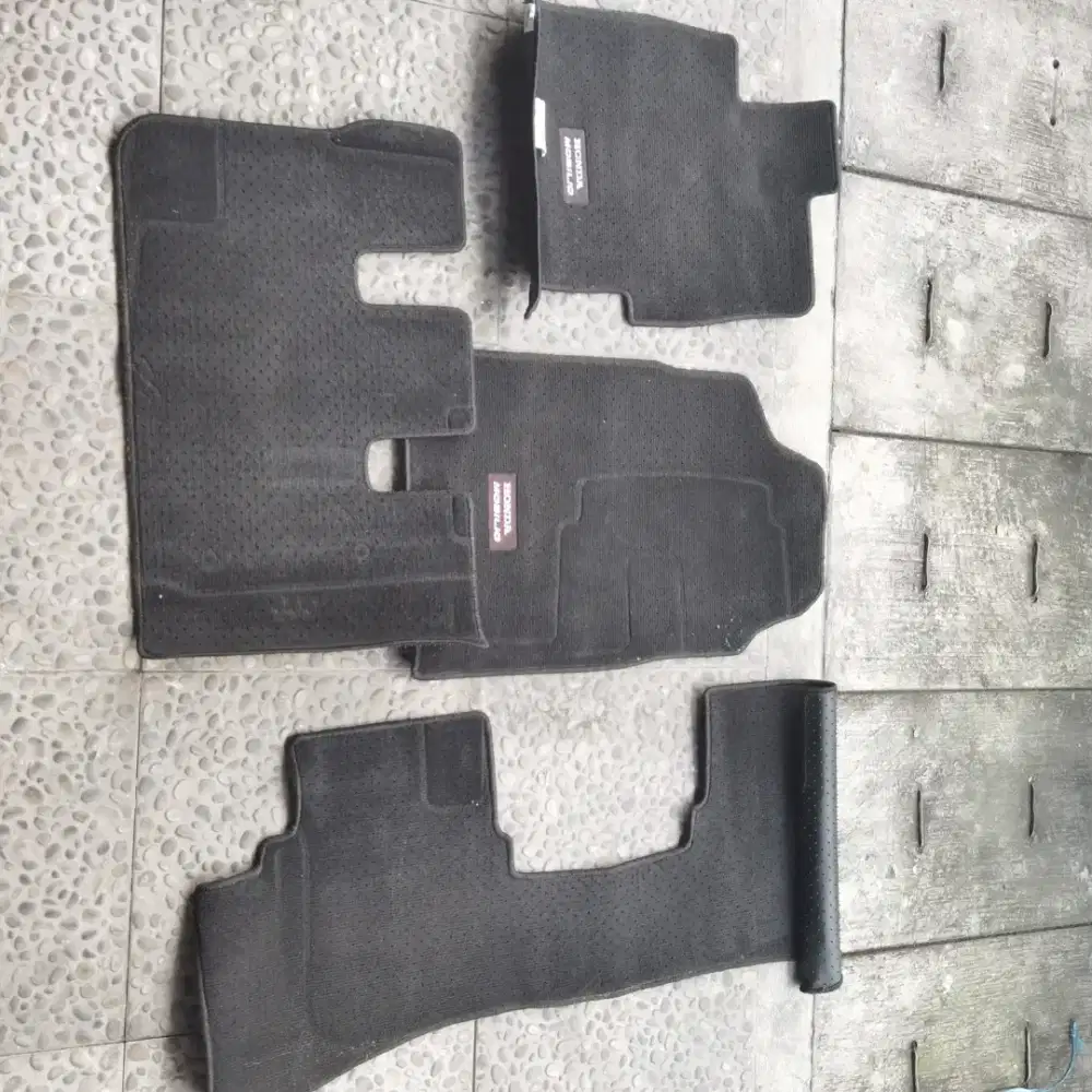 Karpet dasar mobilio