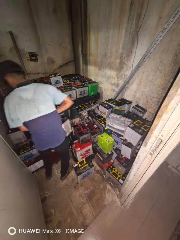 Aki Accu Bekas Rusak Pecah