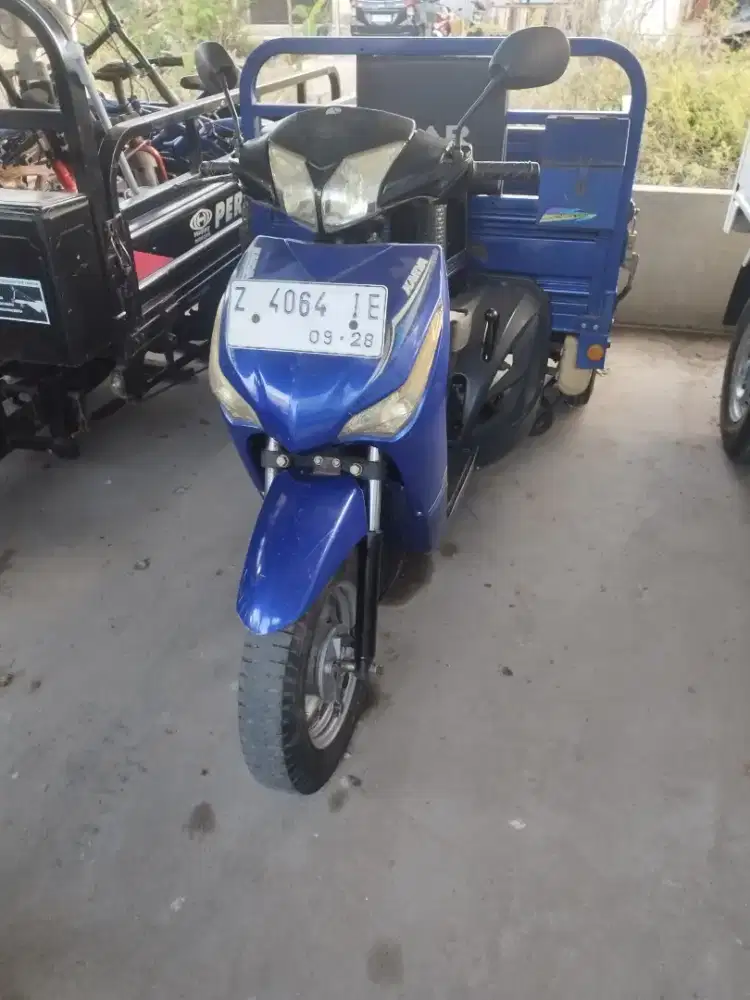 Motor Viar roda tiga