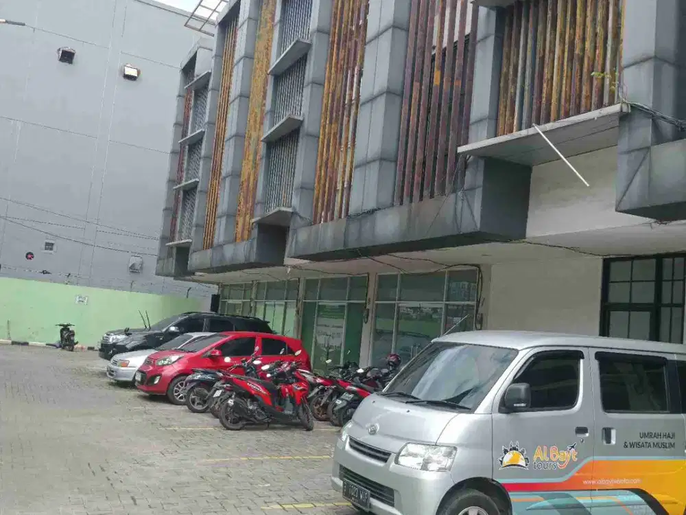 2 unit Ruko 3 lantai siap pakai di pondok Aren Tangerang selatan.