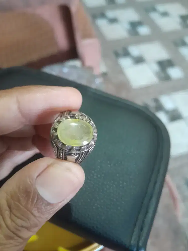 Di jual batu yellow sappire original mulus ring titanium minat wa