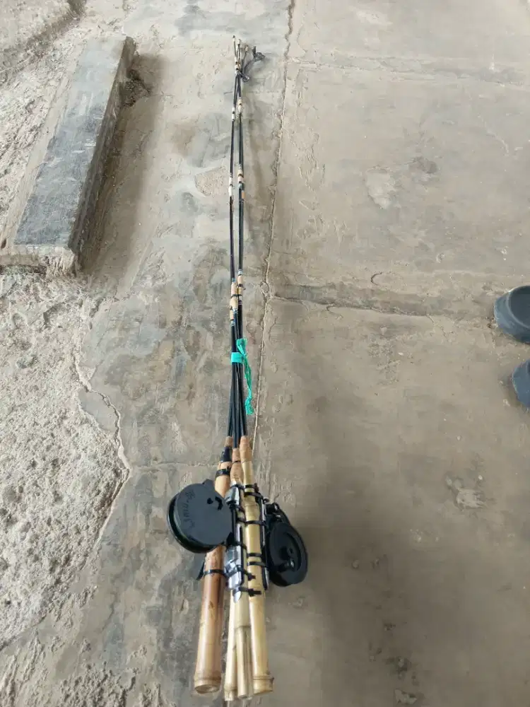 Dijual 4 buah pancing kayu cendani rell tokos harga 100 rb