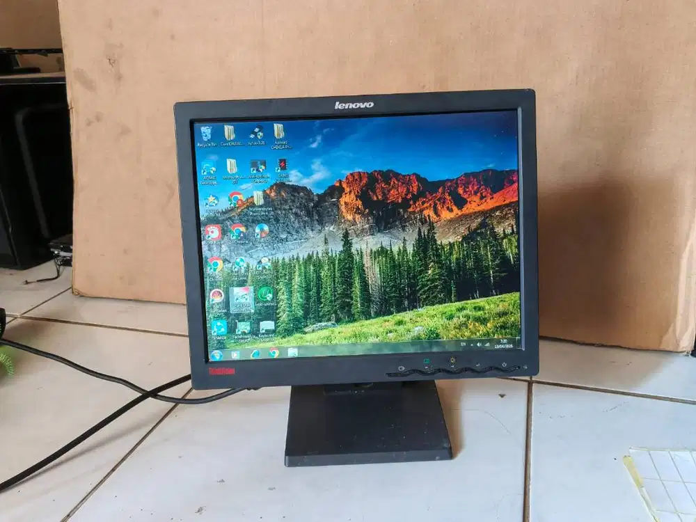 monitor 15 inc kotak merk lenovo normal