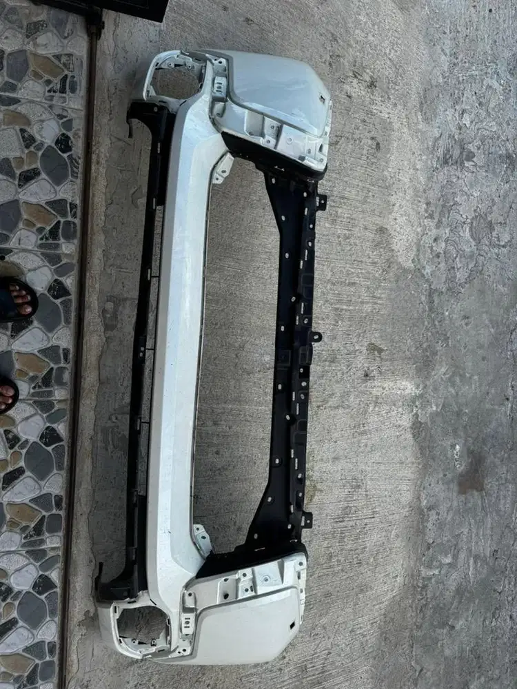 Bemper dan grill pajero 2017