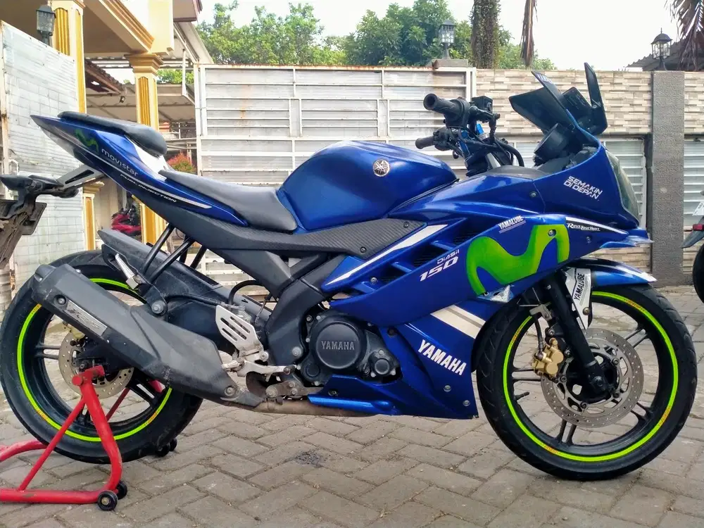 Yamaha R15 lengkap motor sehat walafiat keterangan detail dibawah
