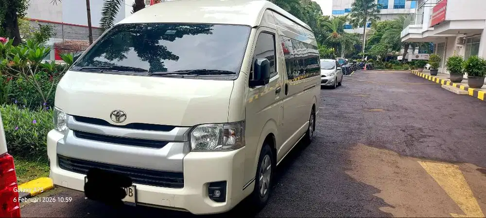 Toyota Hiace commuter
