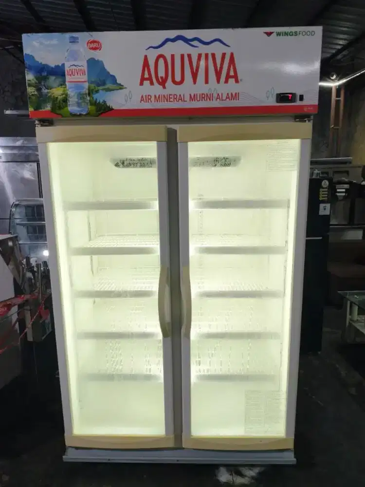 Showcase 2 pintu 

Merk Panasonic 
Kapasitas 1030 l
Mesin ori