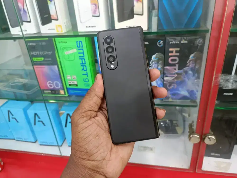 Samsung z fold3.  12/256 barang supeer