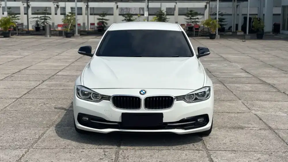 BMW 320i LCI Facelift 2016 Nego Cash kredit