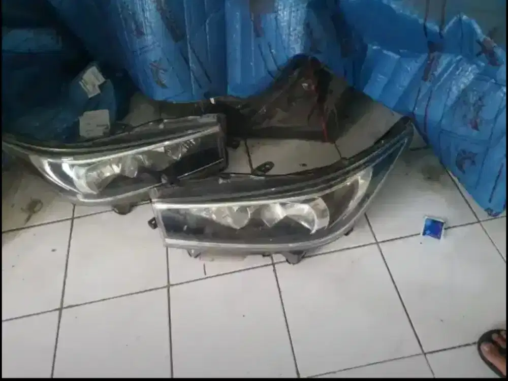 Sparepart Bekas mobil Inova Reborn