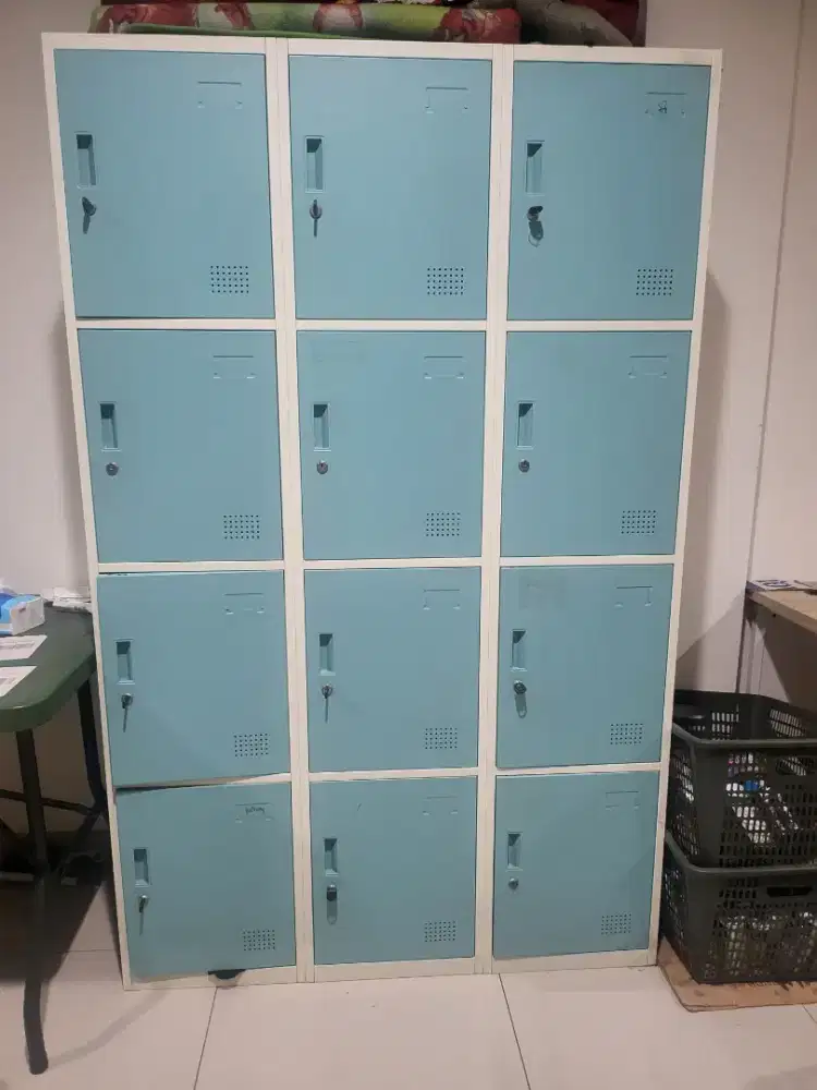 Lemari loker krishbow 12 pintu