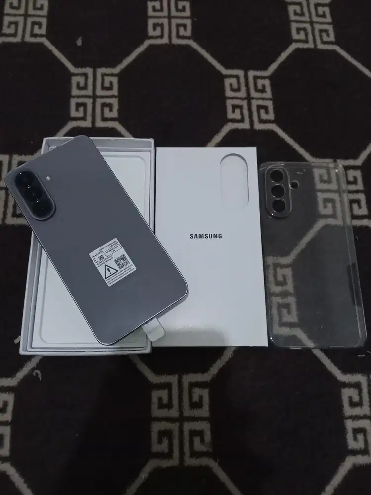 samsung a57 5g 8/256 sein baru sebulanan pake