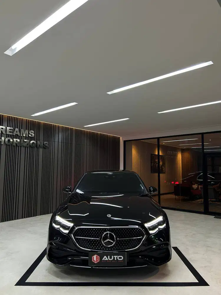Mercedes-Benz E300 AMG 2025 Hitam Km800perak B1046PAL Mercy
