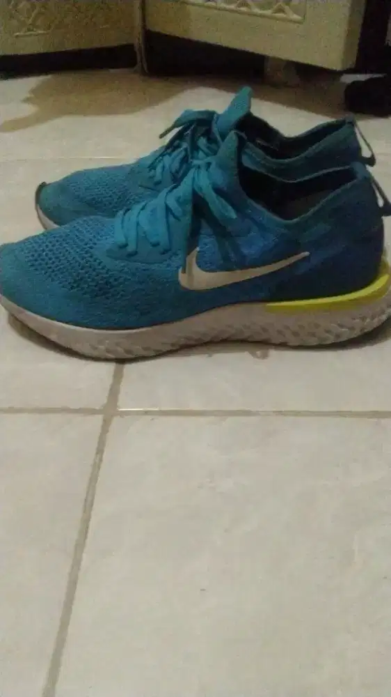 Sepatu lari Nike epic react flyknit