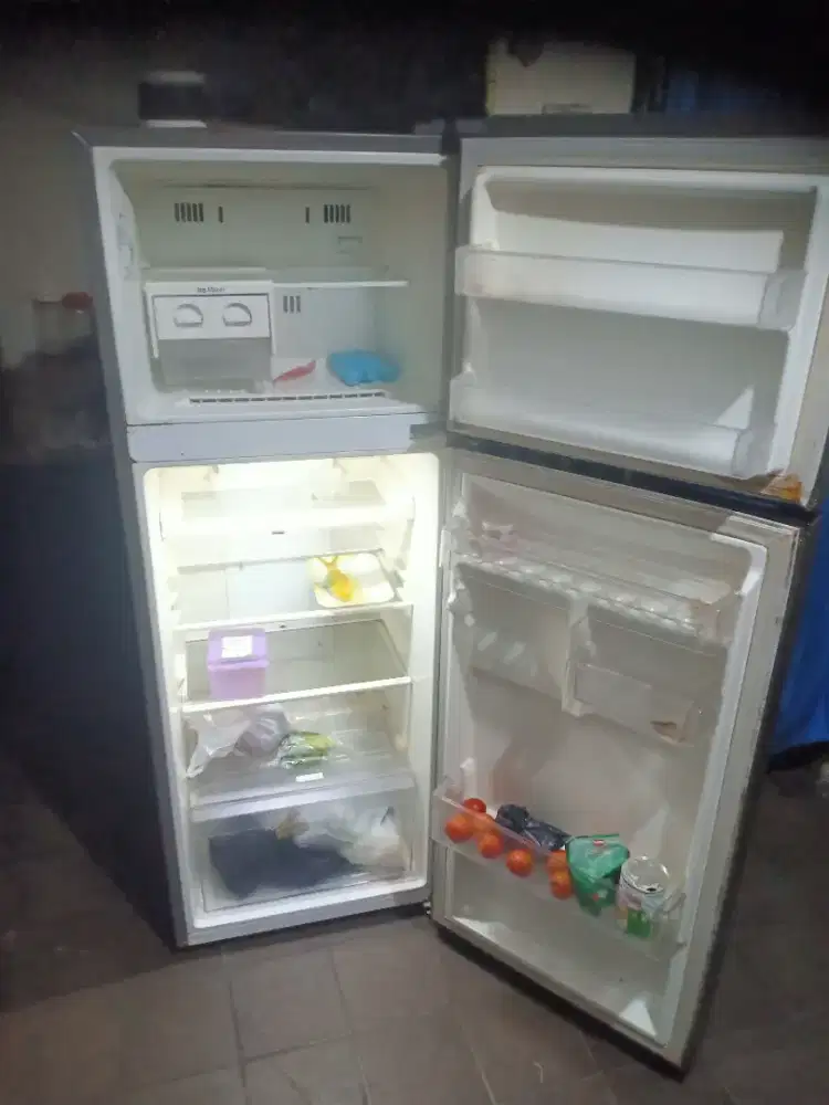 Jual kulkas LG 2 pintu inverter no frost tanpa bunga es bisa di antar