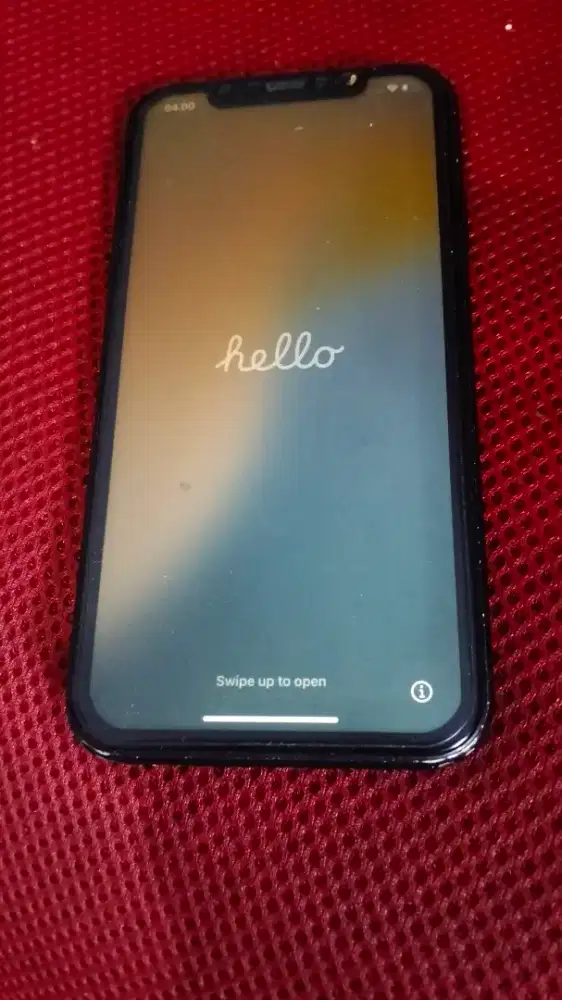 iPhone xr 64gb lock iCloud