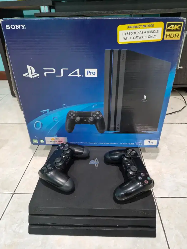 PS4 PRO 1TB 2 stik