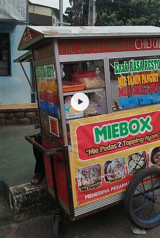 Jaga Mie Ayam Gerobak