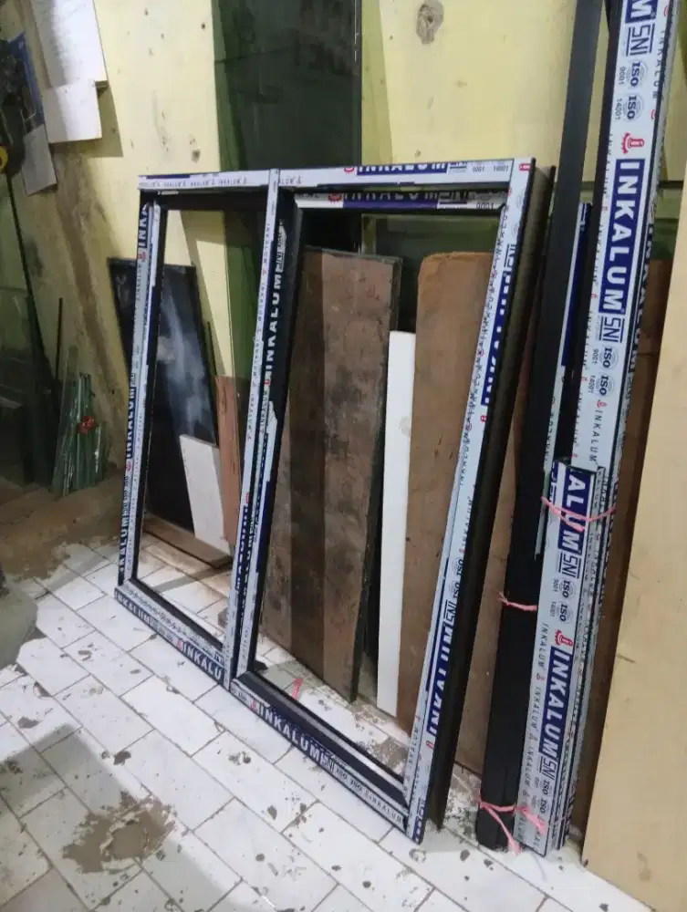 Kusen jendela almunium