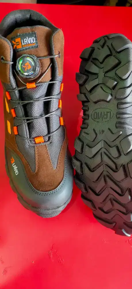 Sepatu safety merk lavio