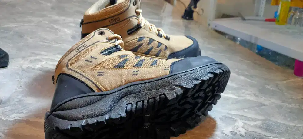 Sepatu safety merk lavio