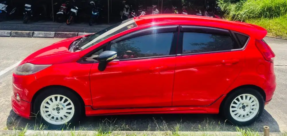 RED Ford Fiesta